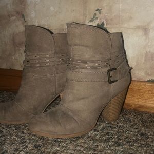 Heeled boots